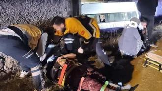 Tarım işçilerini taşıyan minibüs buzlanma nedeniyle kontrolden çıktı! 2’si ağır, 14 yaralı