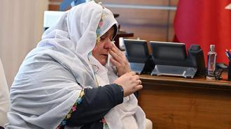 Kıyafetiyle hedef alınan Mihalgazi Belediye Başkanı Zeynep Güneş gözyaşlarını tutamadı