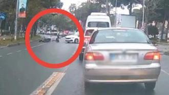 Kaza anı araç kamerasına böyle yansıdı! Ana yola çıkış yapan...