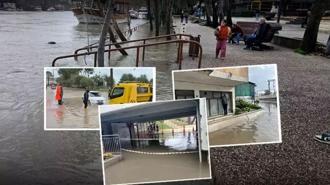 İzmir'de sağanak nedeniyle yollar göle döndü