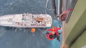 MSB, İzmir açıklarında batan göçmen botundaki 2 kişinin kurtarıldığını duyurdu