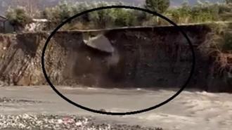 O anları çığlıklar atarak kaydettiler! Şiddetli yağışın ardından...