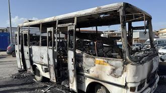 İzmir'de park halindeki midibüste yangın! 16 yaşındaki çocuk hayatını kaybetti