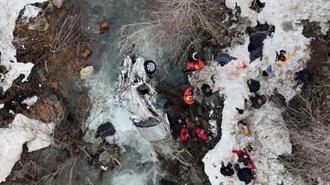 Bitlis'te otomobil dereye uçtu: 3 ölü, 5 yaralı