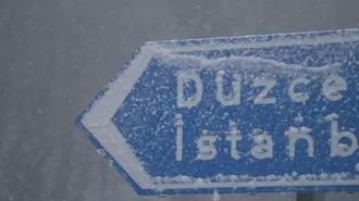 D-100 karayolunun Bolu Dağı geçişinde beklenen kar yağışı başladı