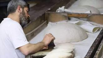 Lezzeti ülke sınırlarını aştı! Günde sadece 150 tane üretiliyor: Altını kesip içini dolduruyorlar