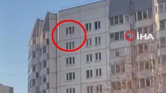Rusya’da 10. kattan düşen bebek, açılan mont sayesinde kurtarıldı