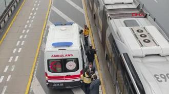 Avcılar'da iki metrobüs çarpıştı! Yaralılar var