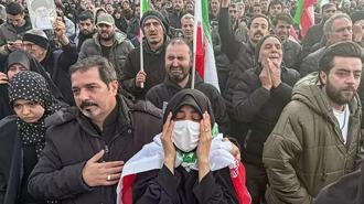 İran'da halk sokaklara indi! Hamaney'in ölümünden sonra neler yaşanıyor?