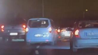 Düğün konvoyu trafiği kilitledi! Tehlikeli manevralar kamerada