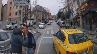 Üsküdar’da yol verme kavgası kamerada