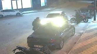 Telefonda konuşurken ölümle burun buruna geldi! Üzerine hızla gelen...