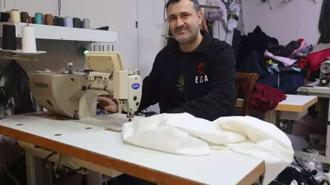 Hatay’da bir terzi dükkan camına astı! Yazıyı gören fotoğraf çekmeden geçemiyor