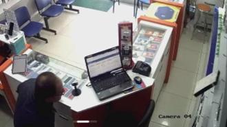 Denizli'de 5.1 büyüklüğündeki deprem güvenlik kamerasında