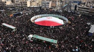 ABD-İsrail saldırılarında ölen İranlı komutanlar için Tahran’da cenaze töreni düzenlendi