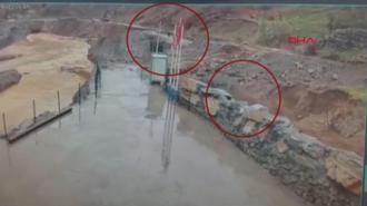 Şırnak’ta selden kaçış kamerada