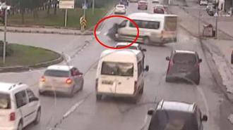 Kazalar böyle geldi! Sürücülerin bir anlık dikkatsizliği...