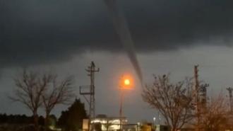 Mardin'de sağanak öncesi çıkan hortum korkutan görüntüler oluşturdu