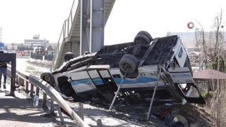 Ankara'da feci kaza: Özel halk otobüsü üst geçide çarptı: 4 ölü!