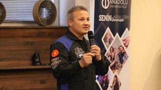 Türkiye'nin uzaya çıkan ilk astronotu Alper Gezeravcı’dan gençlere mesaj: 'Yapılamaz’ algısını bu görevle yıktık'