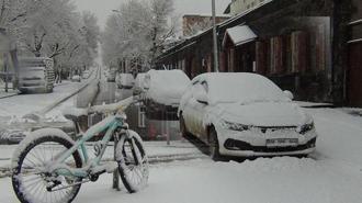 Birçok il nisan ayında karla uyandı: Sabah 04.00’ten beri bu manzaranın tadını çıkarıyorum