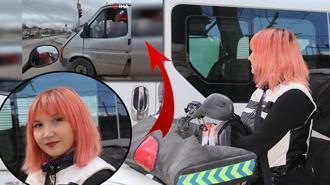 Sadece birkaç saniye sürdü! Kırmızı ışıktaki bu karşılaşma Türkiye'yi duygulandırdı: Ne olur kayıtta olayım