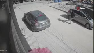 Park halindeki araçlara tekme atarak zarar verdi