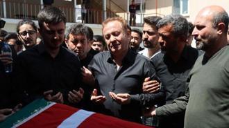 Saldırıda ölen öğretmenin eşi ve çocukları tabut başında gözyaşı döktü