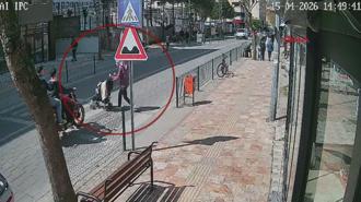 Zonguldak’ta korkunç kaza! Anne ve bebeği karşıya geçmeye çalışırken dehşeti yaşadı