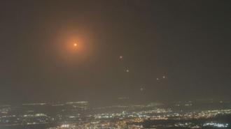İsrail’e atılan misilleme roketler Akka ve Nahariya semalarında görüntülendi