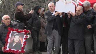 Usta oyuncuya duygusal veda! Feyha Çelenk son yolculuğuna uğurlandı