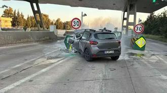 İzmir’de otoyol gişelerinde korkunç kaza! Alev alan araçta genç sürücü hayatını kaybetti
