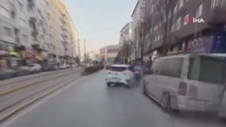 "Kamera çekiyor mu" dedikten saniyeler sonra kaza yaptı