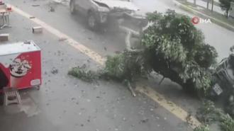 Kırmızı ışık ihlali yapan sürücü ortalığı savaş alanına çevirdi