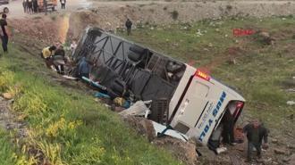 Malatya-Adıyaman yolunda yolcu otobüsü devrildi