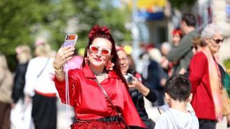 Edirne’de Kakava başladı, şehir karnavala döndü! Baba Fingo efsanesi, ateş ritüelleri ve turist akını
