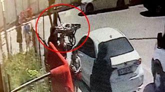 Pedalların yerini karıştıran sürücü ortalığı savaş alanına çevirdi!