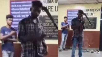 Dünya bu görüntüyü konuşuyor! Kafasına pala saplandı, telefona bakmaya devam etti