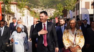 Bakan Kurum, mevkidaşlarına Asrın İnşa Seferberliği’ni Hatay sokaklarında anlattı