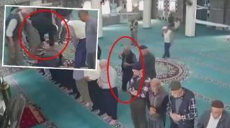 Namazda kalp krizi geçirdi, imdadına imam yetişti! Dehşet anları kamerada