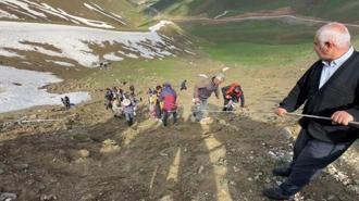 Yer: Yüksekova! 100 metrelik uçurumda can pazarı: Ölü ve yaralılar var