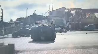 Ortalık bir anda savaş alanına döndü! Zincirleme kaza...
