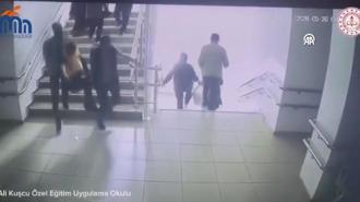 Malatya'daki depremde öğretmenlerin engelli öğrencileri dışarı taşıması kamerada