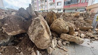 Bir kent sele hazırlanıyor: Dev kayalarla 9 kilometrelik set çekildi, 15 bin kişi tahliye edildi