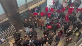 CHP Genel Merkezi'nde tansiyon yüksek: Polisler içeri giriyor