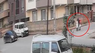 Kaza böyle geldi! Motosikletten düşen sürücü...