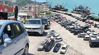 6 bin nüfuslu ilçeye 182 bin ziyaretçi akın etti! Gelen sokakta yattı