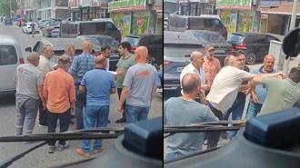 Trafikte yol verme kavgası kamerada! Yumruklar peş peşe geldi