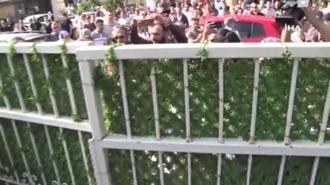 Ankara'daki bir lisede, sınava dakikalar kala öğrenciler okul bahçesine alınmayınca gerginlik yaşandı