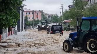 Afyon’da dolu yağışı! Yollar kapandı, bahçeler zarar gördü